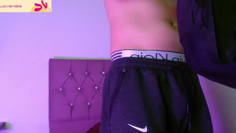 Aaron y Antonella online show from 04-09-26, 08:47