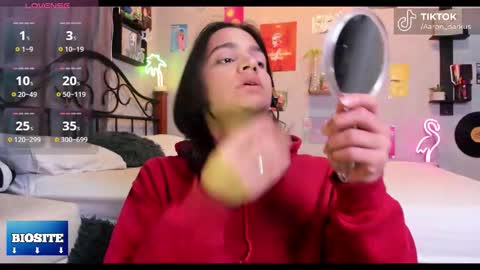 Snapshot of aaron_darkus chatting on 01-10-26, 11:09 Aaron online show from 01-10-26, 11:09