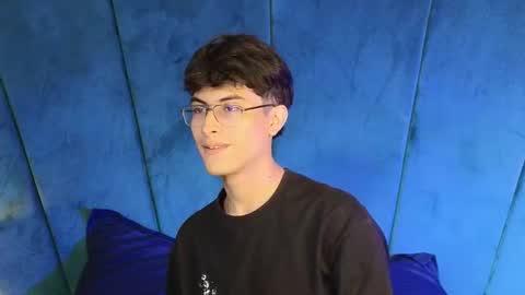 Aaron Ezequiel online show from 10-10-25, 08:19