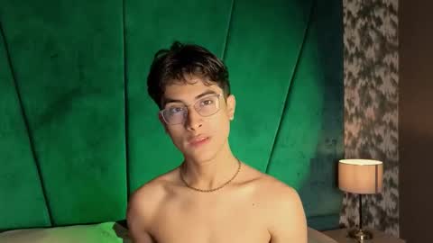 Aaron Ezequiel online show from 10-14-25, 09:59