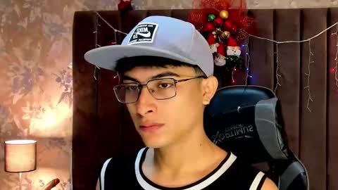 Snapshot of aaron_eze chatting on 12-21-25, 09:11 Aaron Ezequiel online show from 12-21-25, 09:11