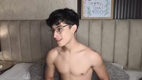 Snapshot of aaron_eze chatting on 01-13-26, 09:31 Aaron Ezequiel online show from 01-13-26, 09:31