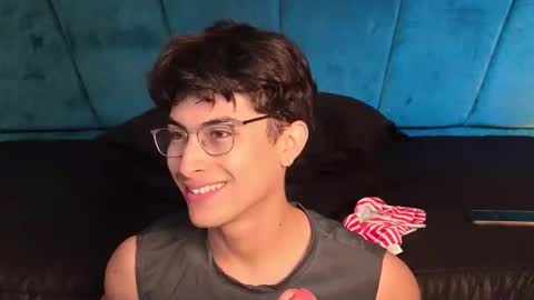 Snapshot of aaron_eze chatting on 01-18-26, 09:07 Aaron Ezequiel online show from 01-18-26, 09:07