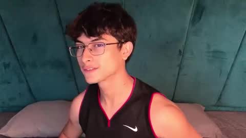 Snapshot of aaron_eze chatting on 02-04-26, 09:20 Aaron Ezequiel online show from 02-04-26, 09:20