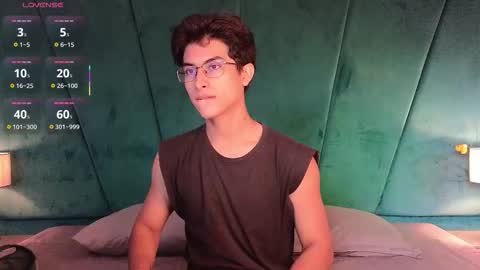 Snapshot of aaron_eze chatting on 02-06-26, 08:34 Aaron Ezequiel online show from 02-06-26, 08:34