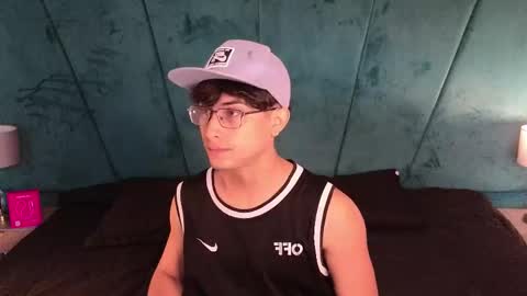 Snapshot of aaron_eze chatting on 04-12-26, 12:32 Aaron Ezequiel online show from 04-12-26, 12:32