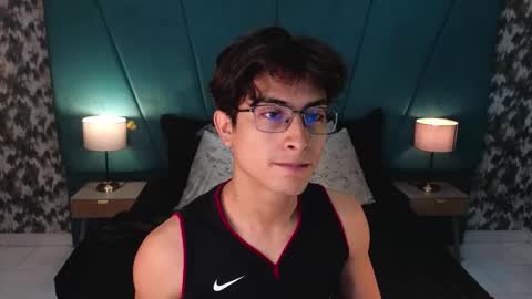 Aaron Ezequiel online show from 06-05-26, 12:22