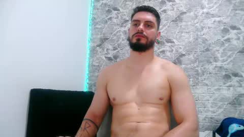 Aaron kwok online show from 02-17-25, 11:09