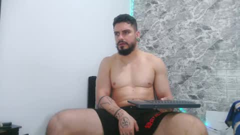 Aaron kwok online show from 03-08-25, 10:56