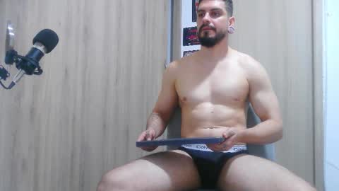 Aaron kwok online show from 11-06-25, 04:35