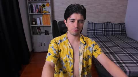 Snapshot of aaron_paul_ chatting on 01-07-26, 08:00 Aaron online show from 01-07-26, 08:00