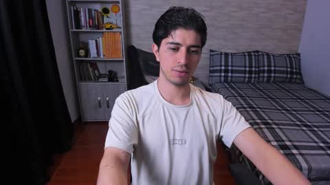 Snapshot of aaron_paul_ chatting on 01-08-26, 08:55 Aaron online show from 01-08-26, 08:55