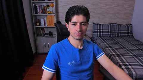 Snapshot of aaron_paul_ chatting on 01-09-26, 05:37 Aaron online show from 01-09-26, 05:37