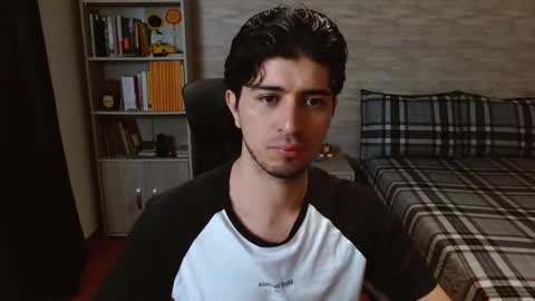 Snapshot of aaron_paul_ chatting on 01-14-26, 09:52 Aaron online show from 01-14-26, 09:52