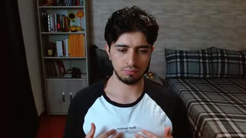 Snapshot of aaron_paul_ chatting on 02-04-26, 07:09 Aaron online show from 02-04-26, 07:09