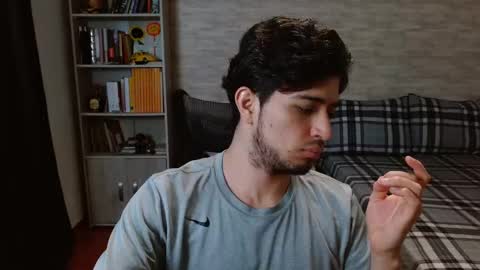 Snapshot of aaron_paul_ chatting on 02-06-26, 07:50 Aaron online show from 02-06-26, 07:50