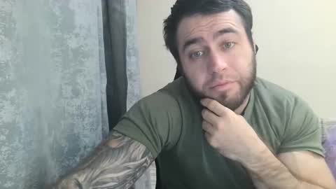 Snapshot of aaron_royal chatting on 10-25-25, 05:08 Davin tayl online show from 10-25-25, 05:08