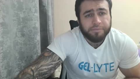 Snapshot of aaron_royal chatting on 10-28-25, 05:48 Davin tayl online show from 10-28-25, 05:48