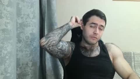 Snapshot of aaron_royal chatting on 11-22-25, 05:01 Davin tayl online show from 11-22-25, 05:01