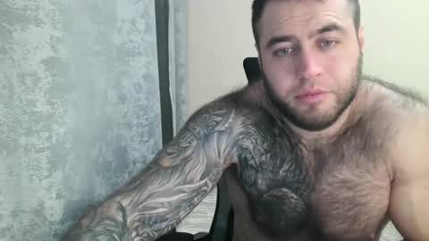 Snapshot of aaron_royal chatting on 12-14-25, 04:45 Davin tayl online show from 12-14-25, 04:45