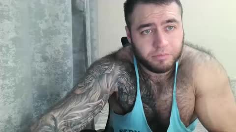 Snapshot of aaron_royal chatting on 12-15-25, 05:50 Davin tayl online show from 12-15-25, 05:50