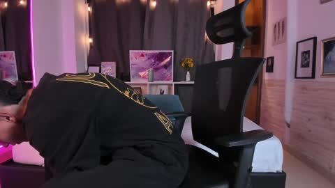 Aaron online show from 12-14-24, 01:28