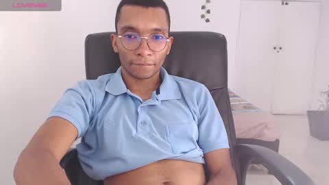 Snapshot of aaronblack1_ chatting on 01-27-25, 05:04 Heyy my name is Aaron online show from 01-27-25, 05:04
