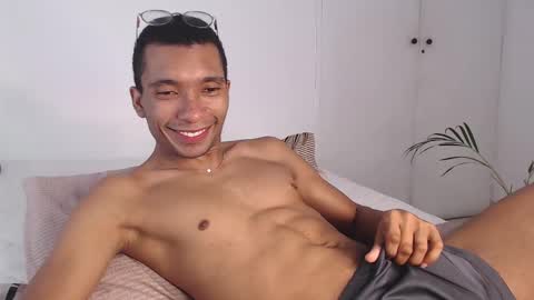 Snapshot of aaronblack1_ chatting on 02-14-25, 05:14 Heyy my name is Aaron online show from 02-14-25, 05:14