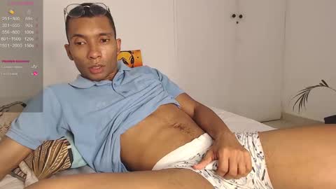 Snapshot of aaronblack1_ chatting on 02-28-25, 09:01 Heyy my name is Aaron online show from 02-28-25, 09:01
