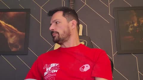 Snapshot of aaronbomer chatting on 02-04-25, 06:04 Aaron online show from 02-04-25, 06:04