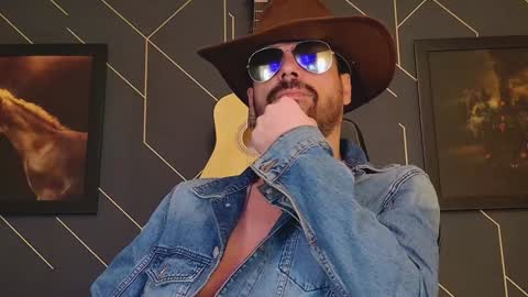 Snapshot of aaronbomer chatting on 02-06-25, 02:33 Aaron online show from 02-06-25, 02:33