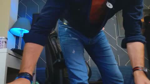 Snapshot of aaronbomer chatting on 09-13-25, 03:06 Aaron online show from 09-13-25, 03:06