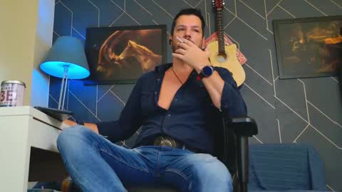 Snapshot of aaronbomer chatting on 09-22-25, 04:47 Aaron online show from 09-22-25, 04:47