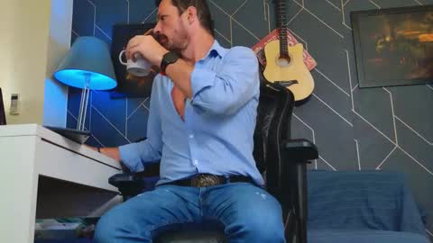 Snapshot of aaronbomer chatting on 09-25-25, 05:44 Aaron online show from 09-25-25, 05:44