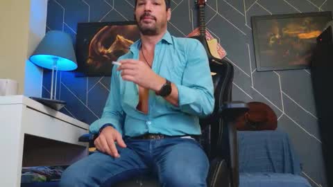 Snapshot of aaronbomer chatting on 10-04-25, 03:04 Aaron online show from 10-04-25, 03:04