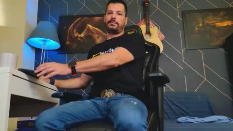 Snapshot of aaronbomer chatting on 10-18-25, 08:04 Aaron online show from 10-18-25, 08:04