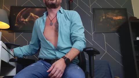 Snapshot of aaronbomer chatting on 11-05-25, 06:30 Aaron online show from 11-05-25, 06:30