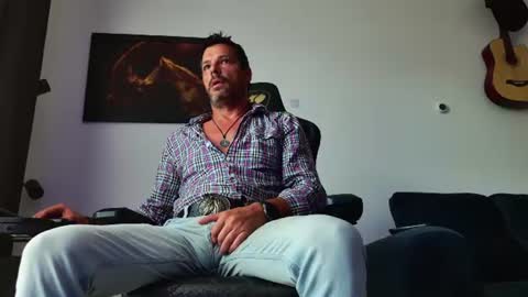 Snapshot of aaronbomer chatting on 07-14-26, 04:28 Aaron online show from 07-14-26, 04:28