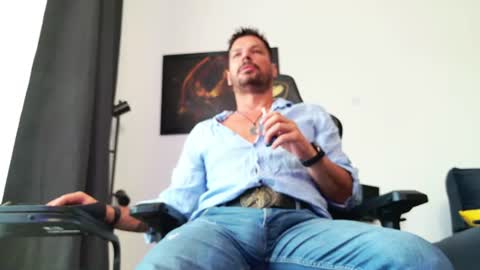 Snapshot of aaronbomer chatting on 07-24-26, 04:10 Aaron online show from 07-24-26, 04:10