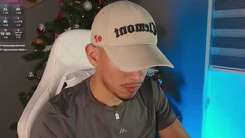 Snapshot of aaronfox_ chatting on 12-07-24, 05:59 AARON online show from 12-07-24, 05:59