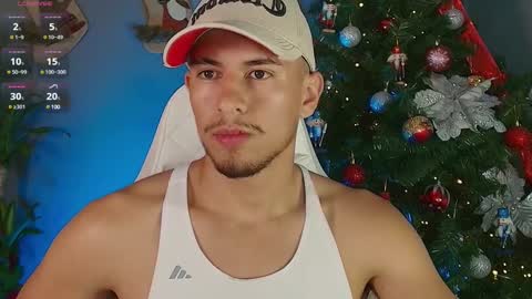 Snapshot of aaronfox_ chatting on 12-08-24, 02:28 AARON online show from 12-08-24, 02:28