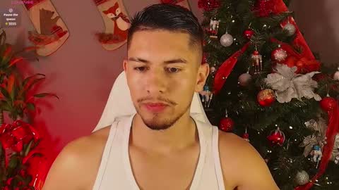 Snapshot of aaronfox_ chatting on 12-09-24, 03:50 AARON online show from 12-09-24, 03:50