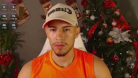 Snapshot of aaronfox_ chatting on 12-10-24, 11:40 AARON online show from 12-10-24, 11:40