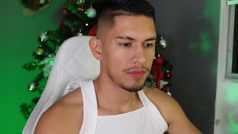 Snapshot of aaronfox_ chatting on 12-11-24, 03:24 AARON online show from 12-11-24, 03:24