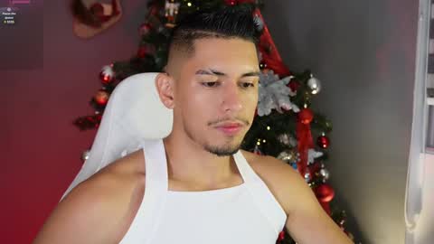 Snapshot of aaronfox_ chatting on 12-11-24, 06:25 AARON online show from 12-11-24, 06:25