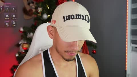 Snapshot of aaronfox_ chatting on 12-15-24, 06:29 AARON online show from 12-15-24, 06:29