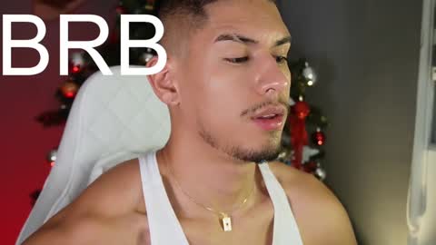 Snapshot of aaronfox_ chatting on 12-17-24, 02:23 AARON online show from 12-17-24, 02:23