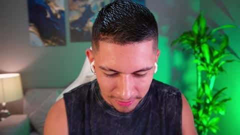 Snapshot of aaronfox_ chatting on 01-05-25, 12:31 AARON online show from 01-05-25, 12:31