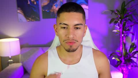 Snapshot of aaronfox_ chatting on 01-08-25, 02:25 AARON online show from 01-08-25, 02:25