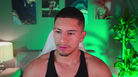 Snapshot of aaronfox_ chatting on 01-23-25, 10:32 AARON online show from 01-23-25, 10:32